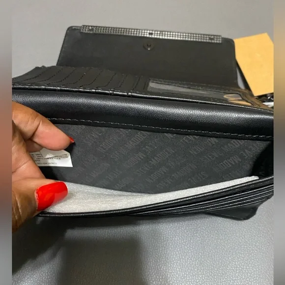 NWT Steve Madden Large Floral Embossed Wallet - Picture 5 of 6